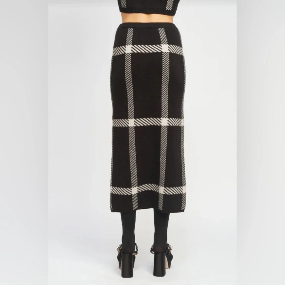 En Saison Callaham Midi Sweater Skirt in Black Oyster - Picture 3 of 5